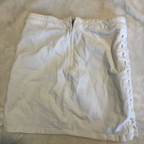 High waisted white skirt size large - Picture 3 of 5